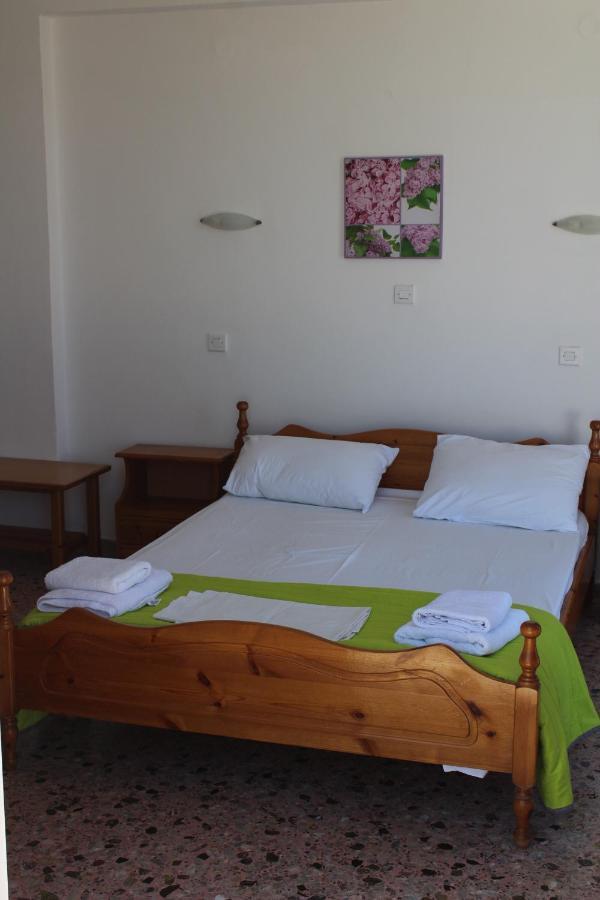 פריסה Santa Irini Hotel מראה חיצוני תמונה