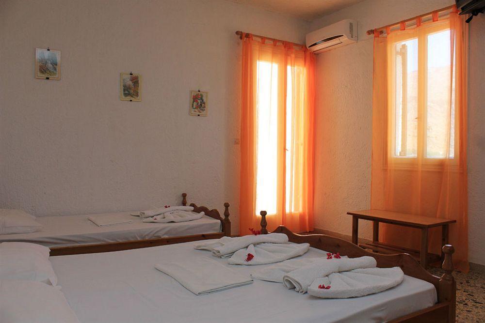 פריסה Santa Irini Hotel מראה חיצוני תמונה