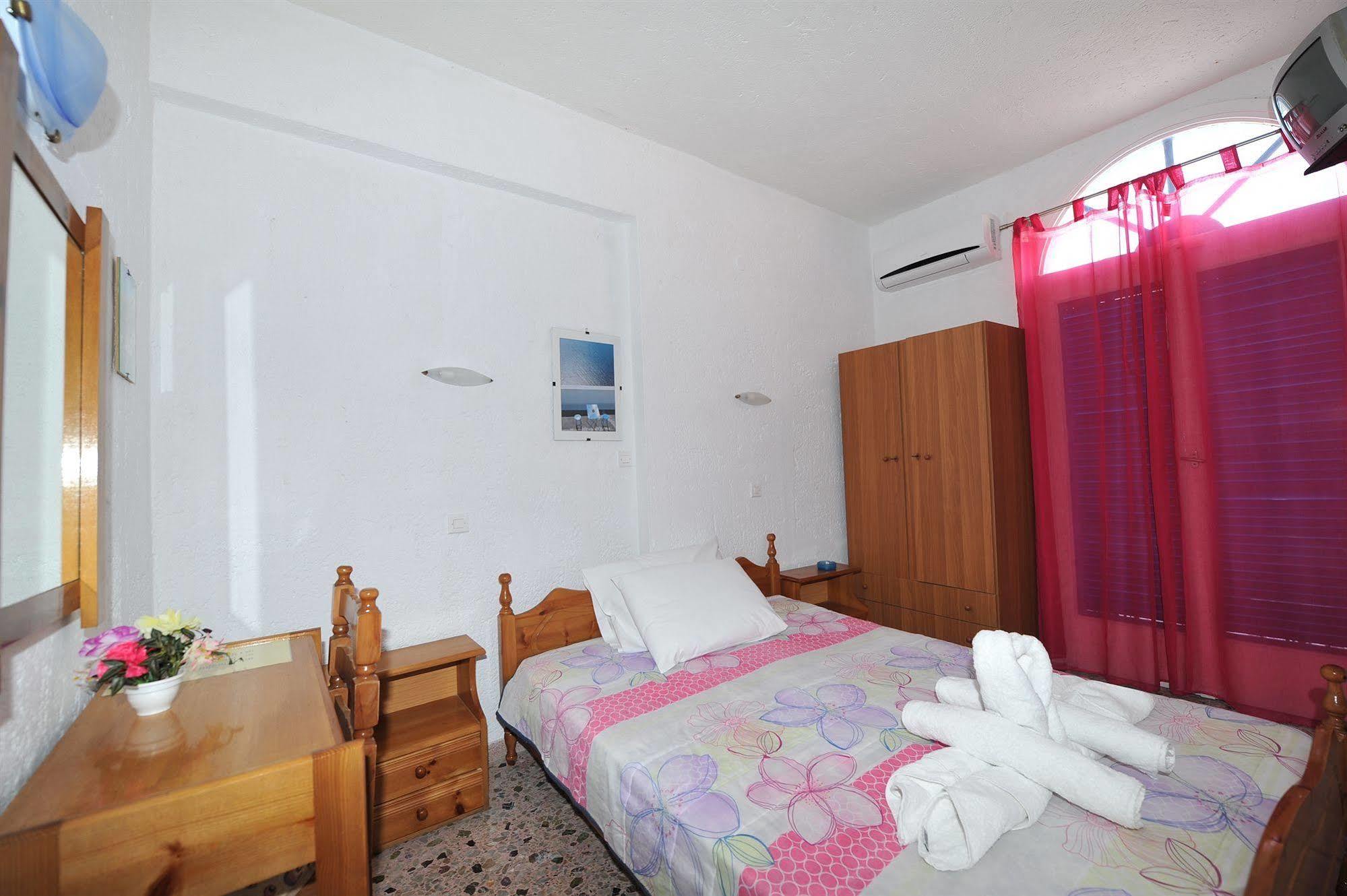 פריסה Santa Irini Hotel מראה חיצוני תמונה